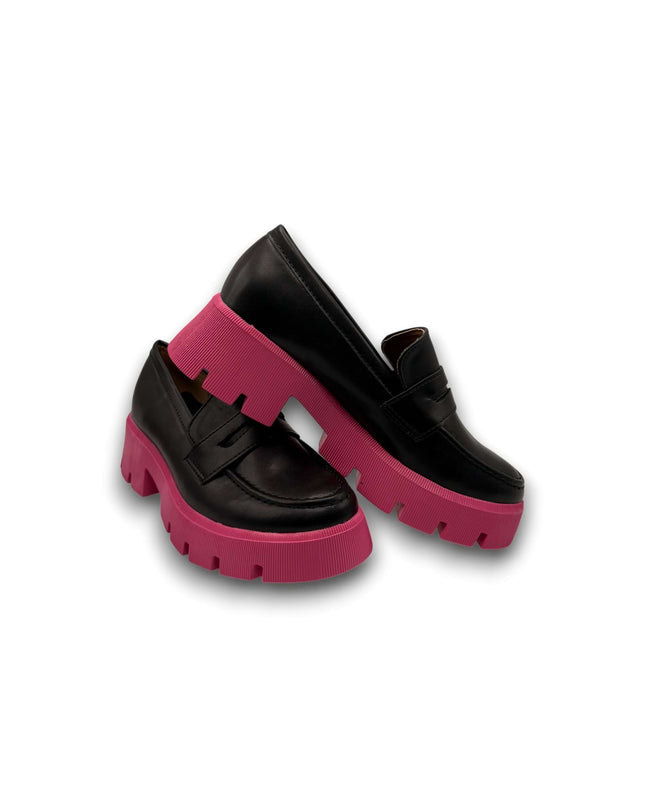 Chunky Loafer – Schwarz mit pinker Profilsohle