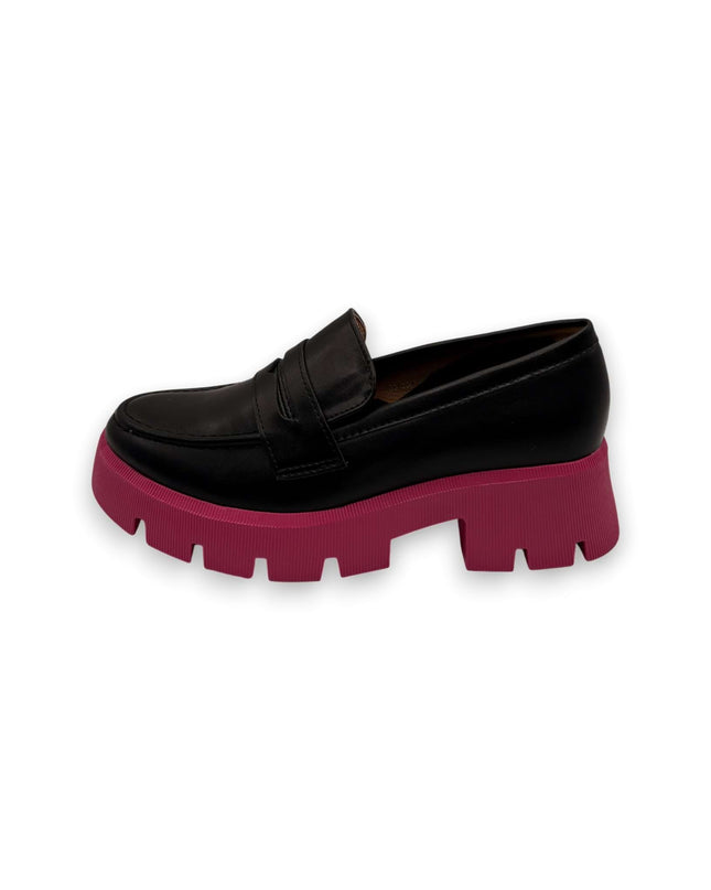 Chunky Loafer – Schwarz mit pinker Profilsohle